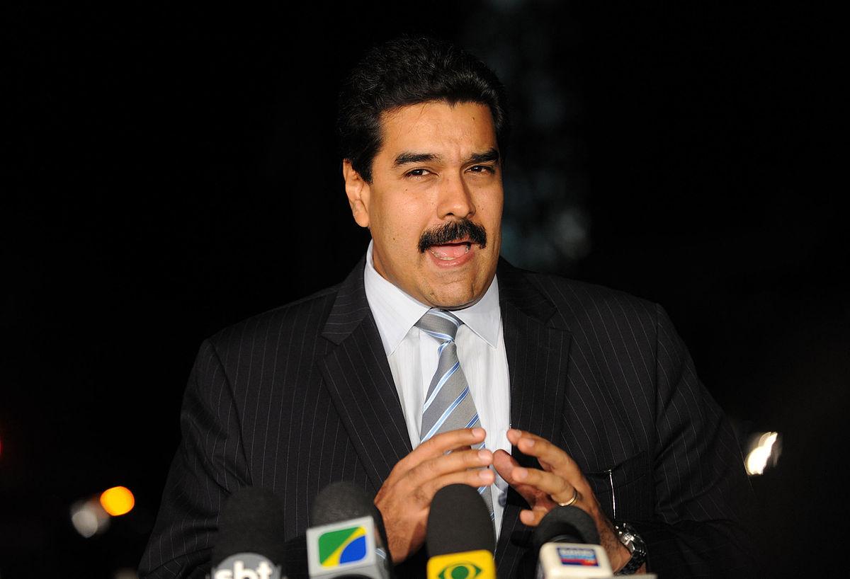 maduro-clama-por-paz-con-john-lennon